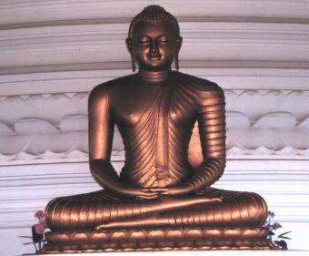 Buddha im Gangatilaka Vihara - Kalutara